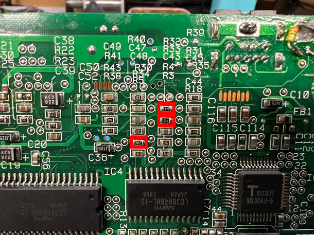 Résistances d'entrée RGB de l'encodeur à retirer, côté pistes de la CDX