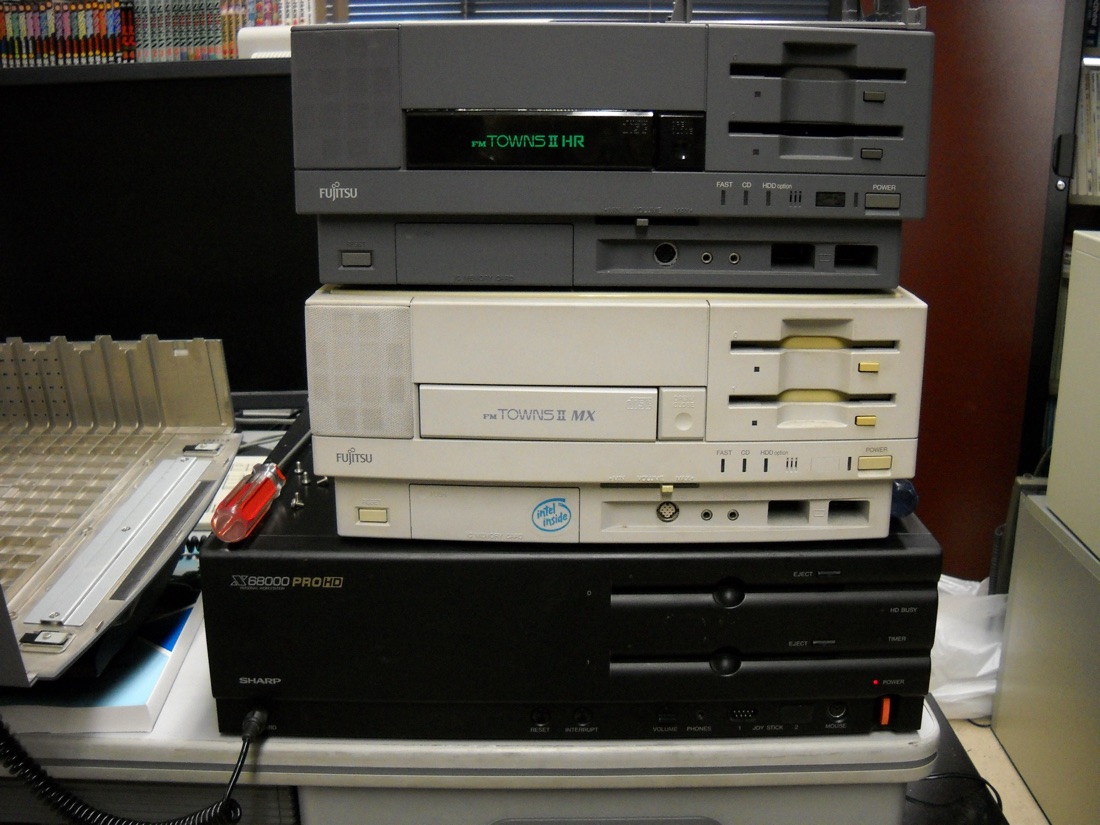 FM Towns (à gauche) et X68000
